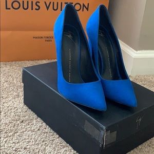 NEW Giuseppe Zanott suede pumps